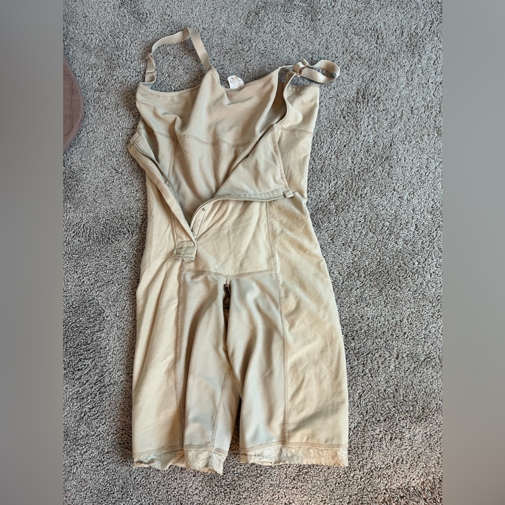 Post surgical faja with liposuction foam, fits sizes 4-10